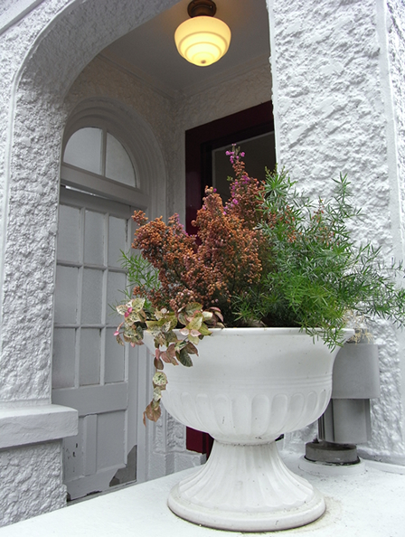 f=28mm 1/84 �� F3.3 ISO100